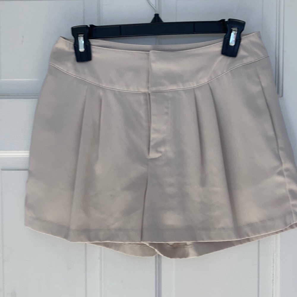 Jennifer Lopez shorts size 6
